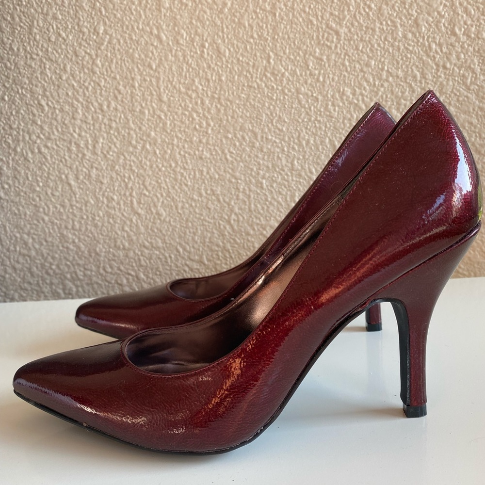 Rampage burgundy Nicki pumps size 7.5